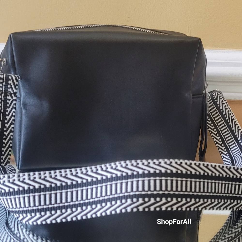 Yves Saint Laurencase convertible in too bag - Picture 10 of 14